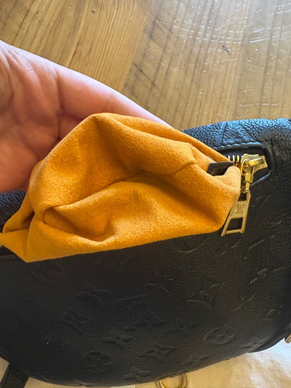 Louis Vuitton Bumbag in Monogram Empreinte leather - Picture 4 of 12